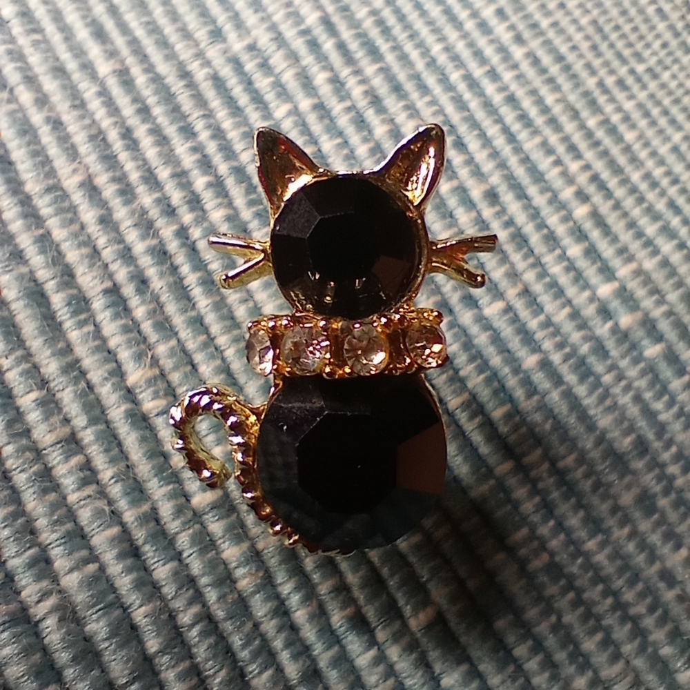 Cute Goldtone Cat pin with black and white glass stones